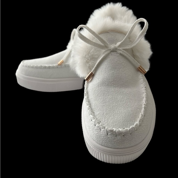 SHEIN White Winter Platform Slide On Shoes (New and Unused) - Picture 3 of 15